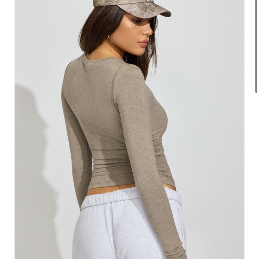 NWT Garage Super Smooth Crewneck Long Sleeve Top Oatmeal Brown Tan - Picture 2 of 4